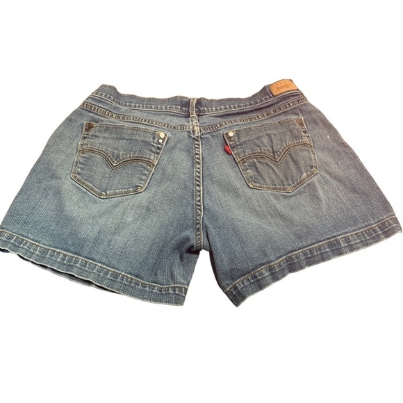 Levi’s Women’s Denim Jean Mid Rise Shorts Size 10 - Picture 4 of 9